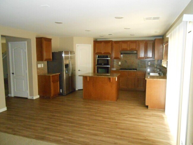 Foto del edificio - Beautiful Two Story 5 Bedroom Home in SW