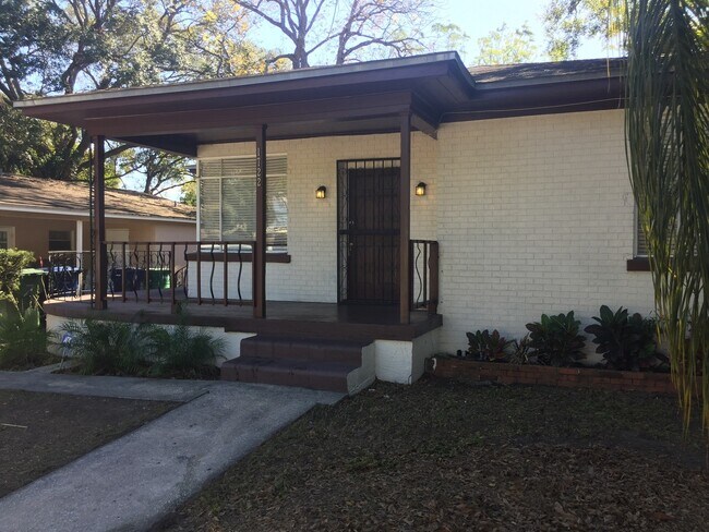 Foto del edificio - North Hyde Park Bungalow: Close to SOHO, Downtown & U.T.