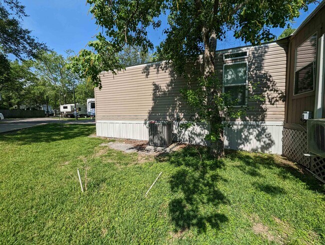 Foto del edificio - 2590 E Lucas Dr