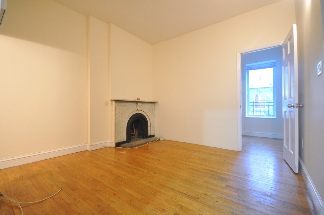 Primary Photo - 8 E 30th St