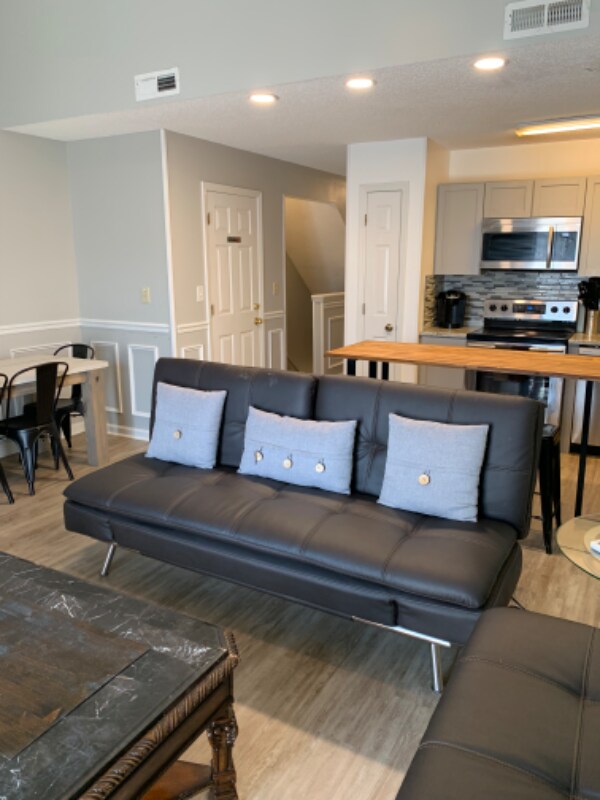 Building Photo - 201 Double Eagle Dr