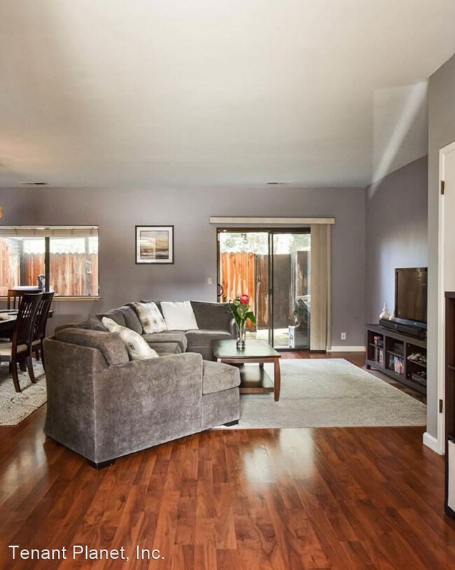 Foto del edificio - 3 br, 2.5 bath House - 54 Chumalia St Unit 03