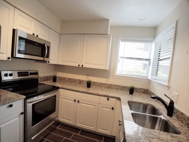 Building Photo - FOR RENT! Gorgeous First Floor Remodeled 2...