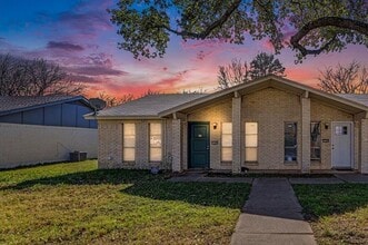 Building Photo - 7700 Mary Dr