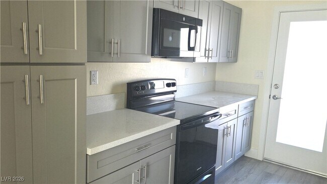 Foto del edificio - 1060 S Nail Crk Ct