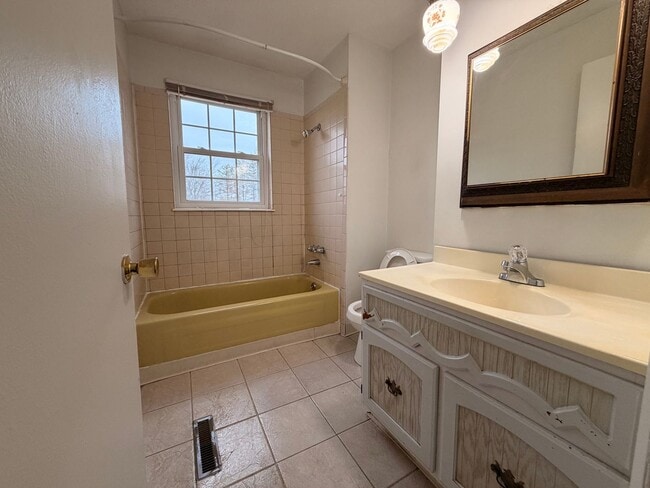 Building Photo - 46 Dantley Dr