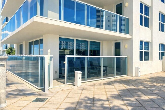 Foto del edificio - 2751 S Ocean Dr