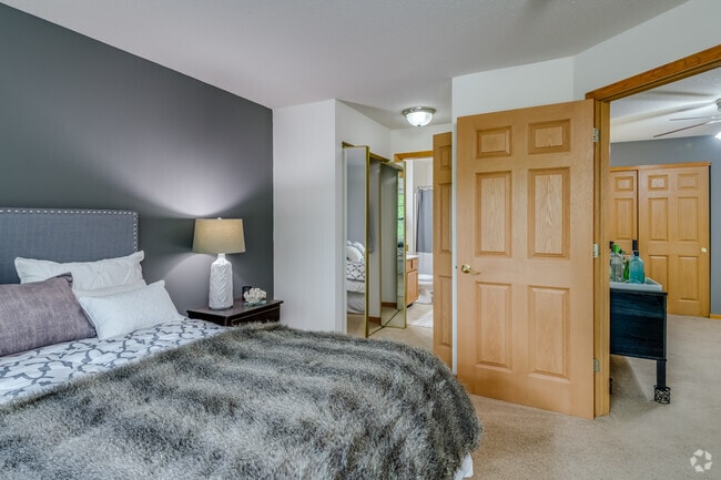 2 BR, 2 BA - 990SF - Library Hill Apartments