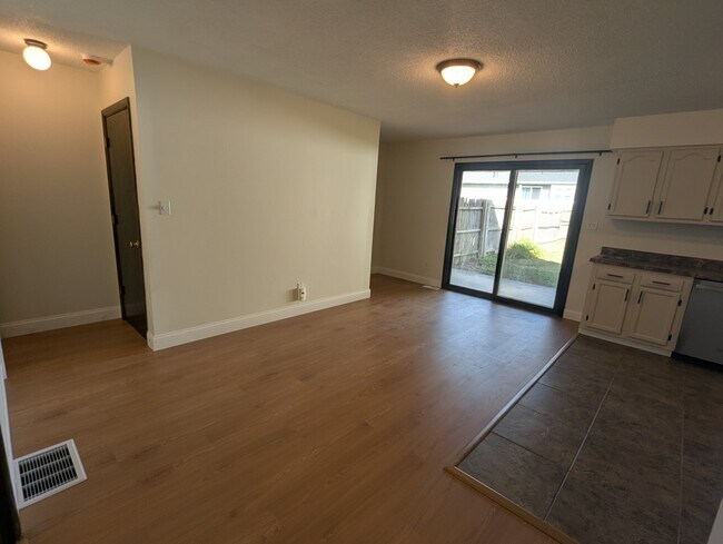 Foto del edificio - 533 Mockingbird St