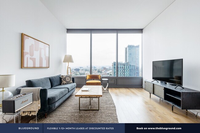 Building Photo - Apex The One, 900 S Figueroa St