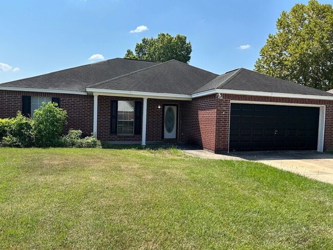 Building Photo - 17336 Meadowbrook Dr