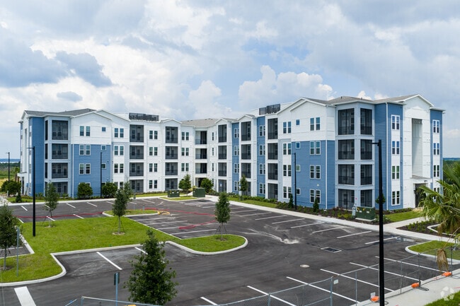 Building Photo - The Sante