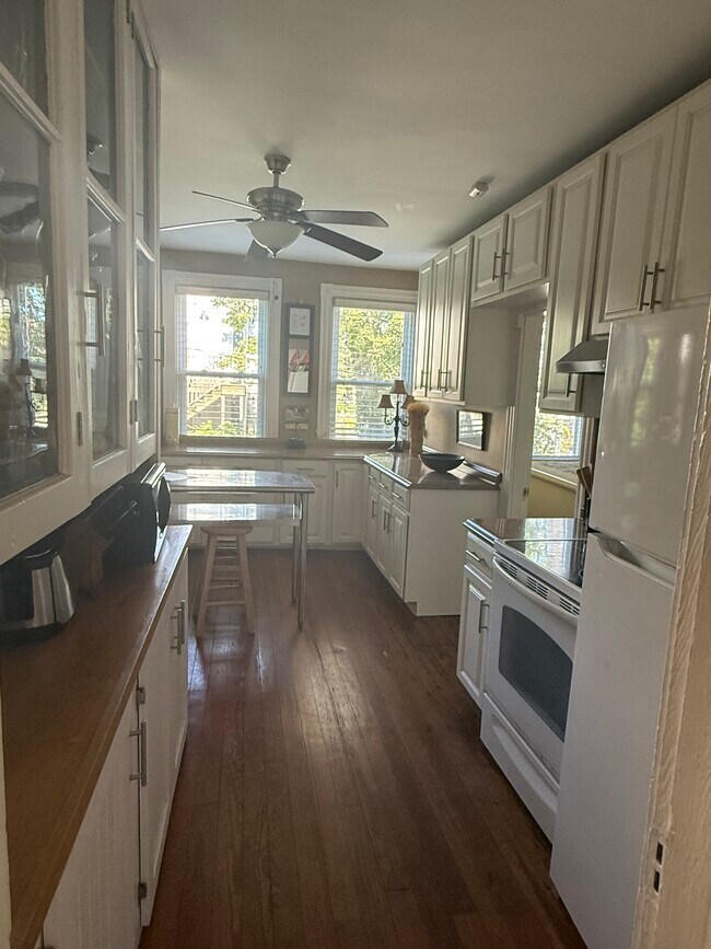 Amplia cocina comedor - 98 John St