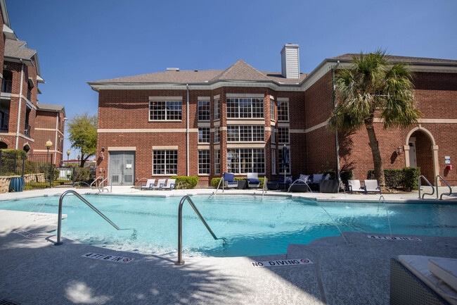 Building Photo - Enclave at LaFrontera