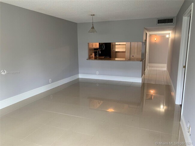 Foto del edificio - 9235 Lagoon Pl