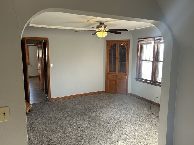 Foto del edificio - One bedroom upper unit on quiet Northside st.