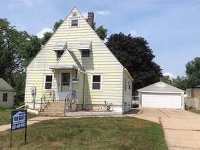 Building Photo - 2113 Oakland Ave E