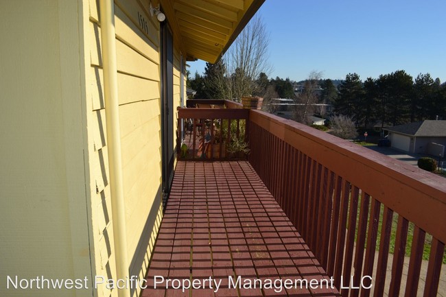 Building Photo - 1575-1579 Fircrest Ct SE