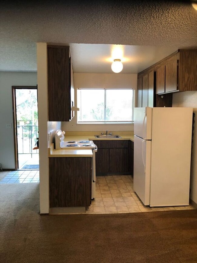 Foto del edificio - Lower level one bedroom apartment for rent...