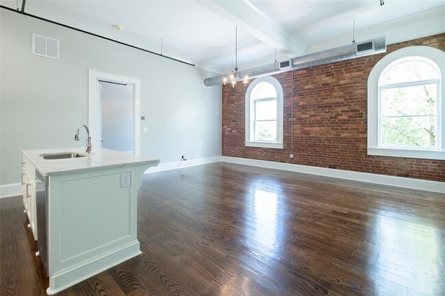 Building Photo - 202-202 W Jefferson St