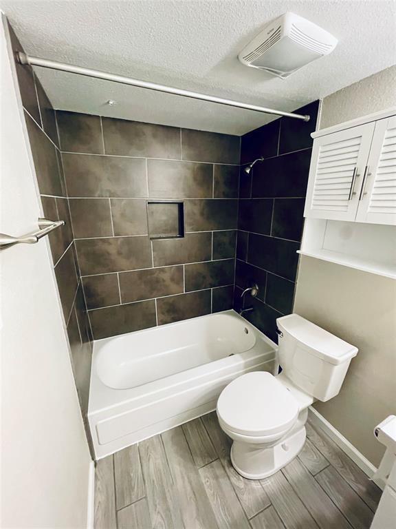 Building Photo - 3900 Woodchase Dr
