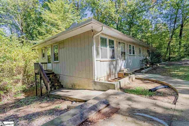 Building Photo - 300 Amherst Dr