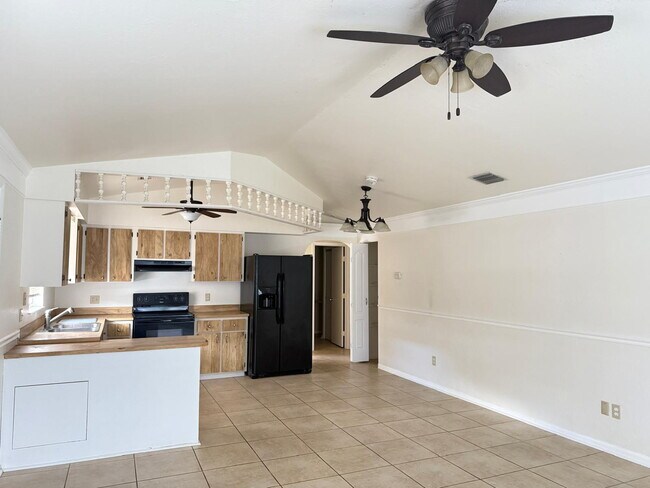 Foto del edificio - Spacious 2 Bedroom 1 Bath