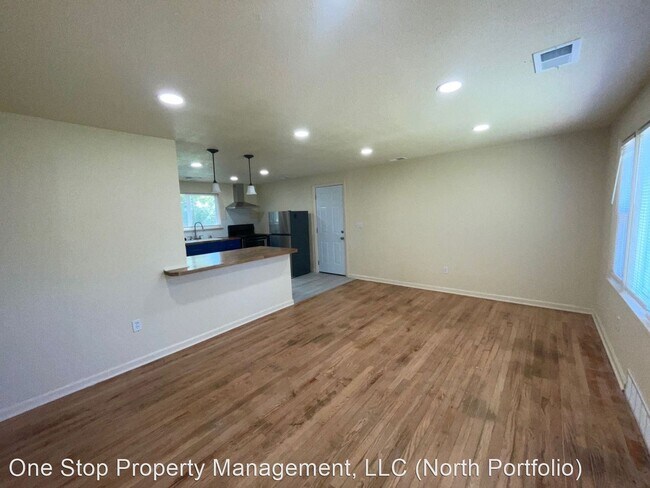 Building Photo - 2 br, 1 bath House - 9005 E 67th Terrace