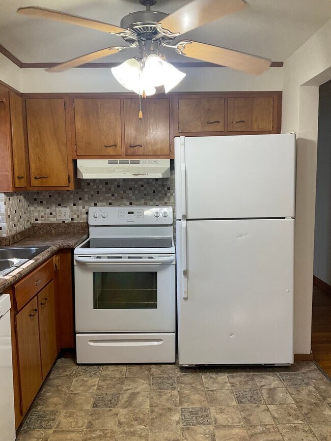 Building Photo - 207 W Hwy 50