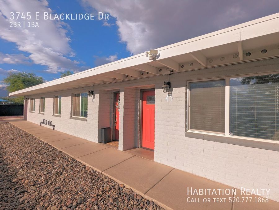 Primary Photo - 3745 E Blacklidge Dr