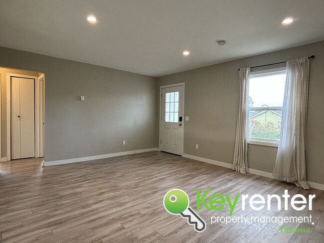 Foto del edificio - Must-have 2Bed/1Bath Tacoma Rambler