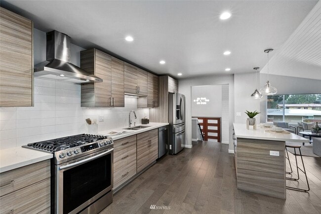 Building Photo - CLICK "REQUEST A TOUR" NOW!