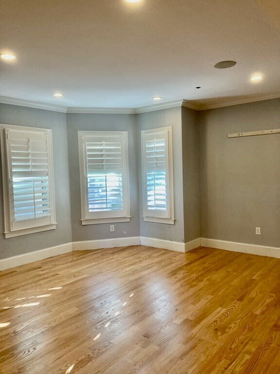 Foto del edificio - 645 E 6th St