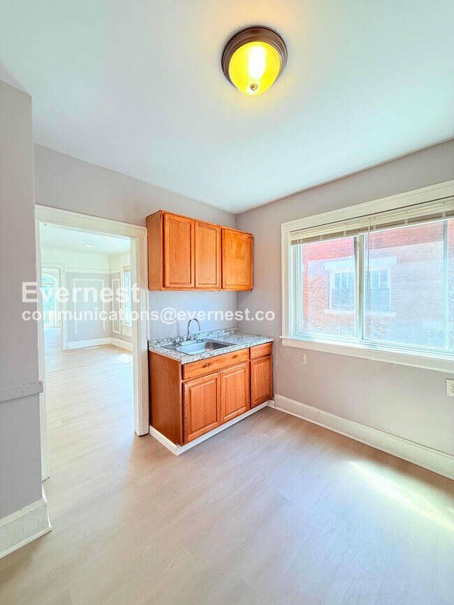 Foto del edificio - 2302 Hazelwood St