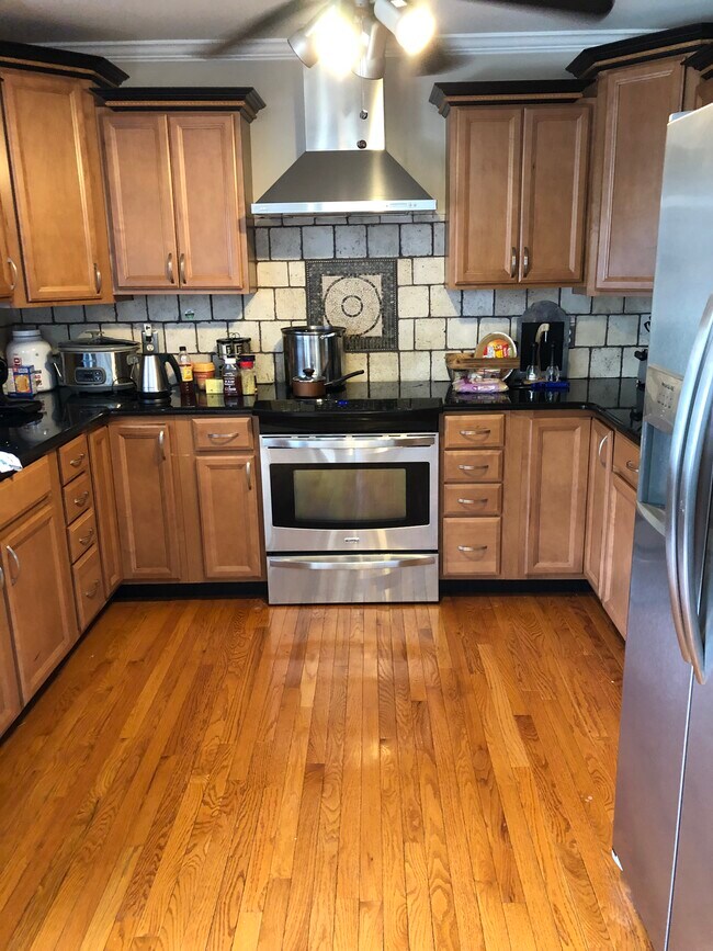 Building Photo - 253 Oak Ridge Dr