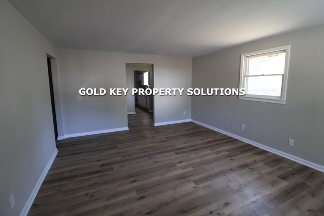 Foto del edificio - 3 BR 1 BA Brick Ranch with New Flooring and Paint (NO SECTION 8)