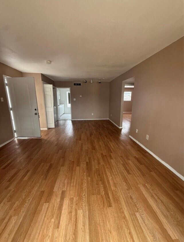 Foto del edificio - 8323 Wilcrest Dr