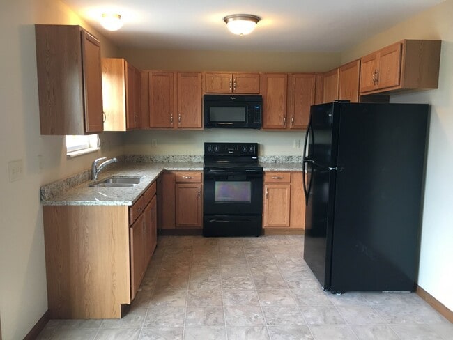 Building Photo - 2104 Suncrest