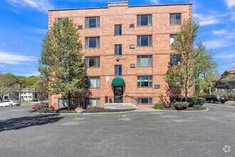 Building Photo - 128 Pleasant St