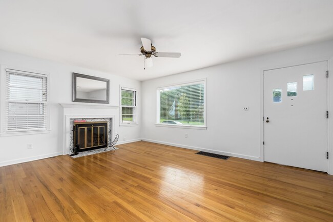 Building Photo - 208 Deland Ave