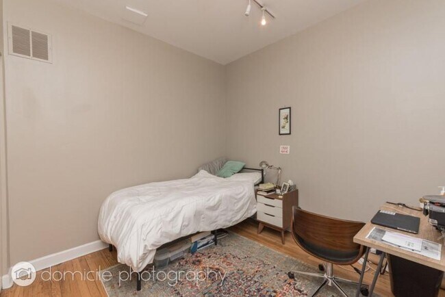 Foto del edificio - 2 bedroom in Chicago IL 60657