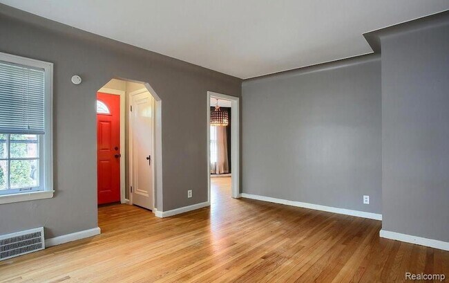 Foto del edificio - 348 E Maplehurst Ave