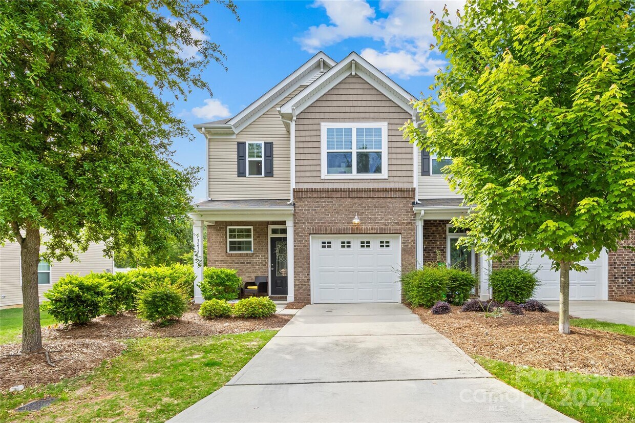 Foto principal - 3233 Yarmouth Ln
