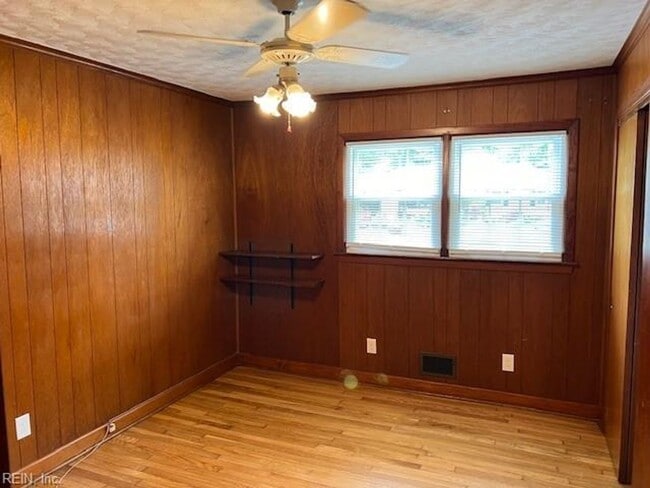 Building Photo - Bayview Community