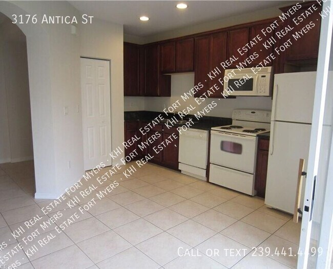 Foto del edificio - 3176 Antica St
