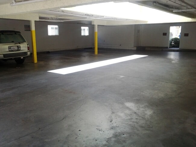 Foto del edificio - Adorable studio in desirable Burbank area!