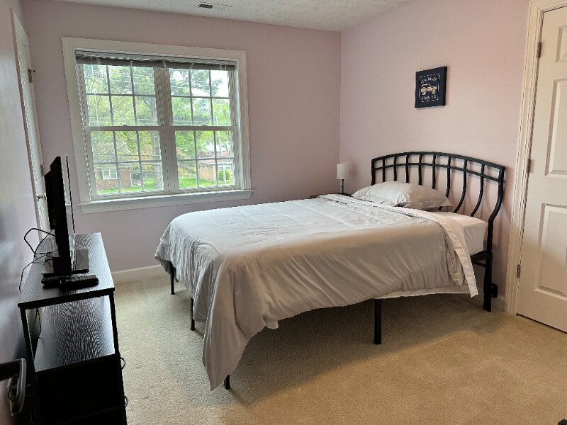 Foto principal - 323 Fox Hill Rd
