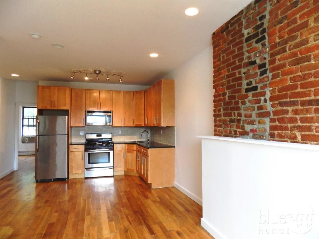 Primary Photo - 983 Hancock St