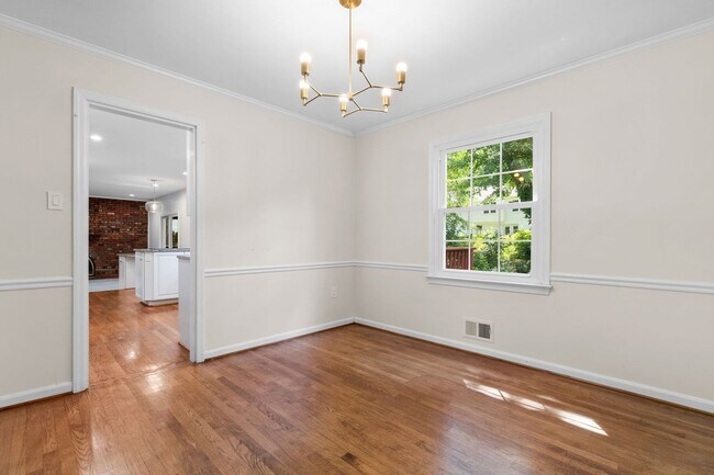 Foto del edificio - 5 Bed 3 Bath - Rockville Colonial - Update...