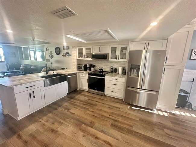 Building Photo - 6035 Sea Ranch Dr